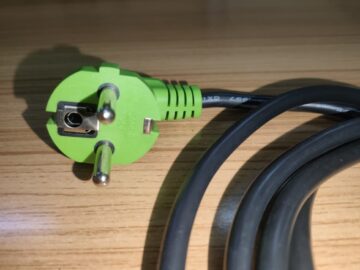 OneApple Power Cable (Flower Type) – 2-Pin, 250V/16A (1.8m) - Image 2
